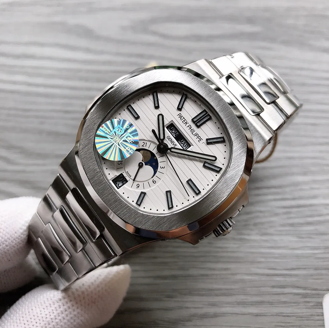 【Top Replica】💰6400! Patek Philippe -PATEK PHILPPE Sporty and elegant 5726/1A-010 🎮R40 Nautilus Annual Calendar Moon Phase Watch 5726 Series 1. PF factory disassembled the genuine watch and scanned the mold to open it The shell parts can be installed interchangeably with the genuine product. The structure of the watch case is the same as the genuine one. The holes on the shell are beveled. When the screws are turned in, they will move downwards to tighten the front cover. The three-layer waterproof ring screw-in crown makes the watch case super waterproof. 2. In the replica movement 3.0 era, the imported 9015 movement was used to modify the Cal. 324 S QA LU 24 H movement. There is no plywood on the movement. The movement is directly modified without increasing the thickness of the movement. The thickness of the entire watch is only 11mm (directly changing the movement requires ordering the movement in large quantities. The cost of ordering thousands at a time is huge. The non-market 2.0 plywood movement that sacrifices thickness can be compared) 🎮3. The steel band has good texture, can be bent flexibly, and is comfortable to wear. It does not have a deep bending range like some versions on the market. It cannot be worn on small wrists and the strap cannot be bent. The buckle is made of spring steel and has good elasticity. 4. Functions include three-hand time display, month and week calendar display, moon phase 24h display, the function is real and usable, the quick adjustment position of month and week is different from other versions on the market, and remains consistent with the original [PF] watch factory allows you to buy it at a fraction of the price! Enjoy the 95% authentic experience! 🎮Sanjie exquisitely recommends men’s Swiss fully automatic mechanical movement SJ carefully designed for you to take ultra-realistic photo shoots